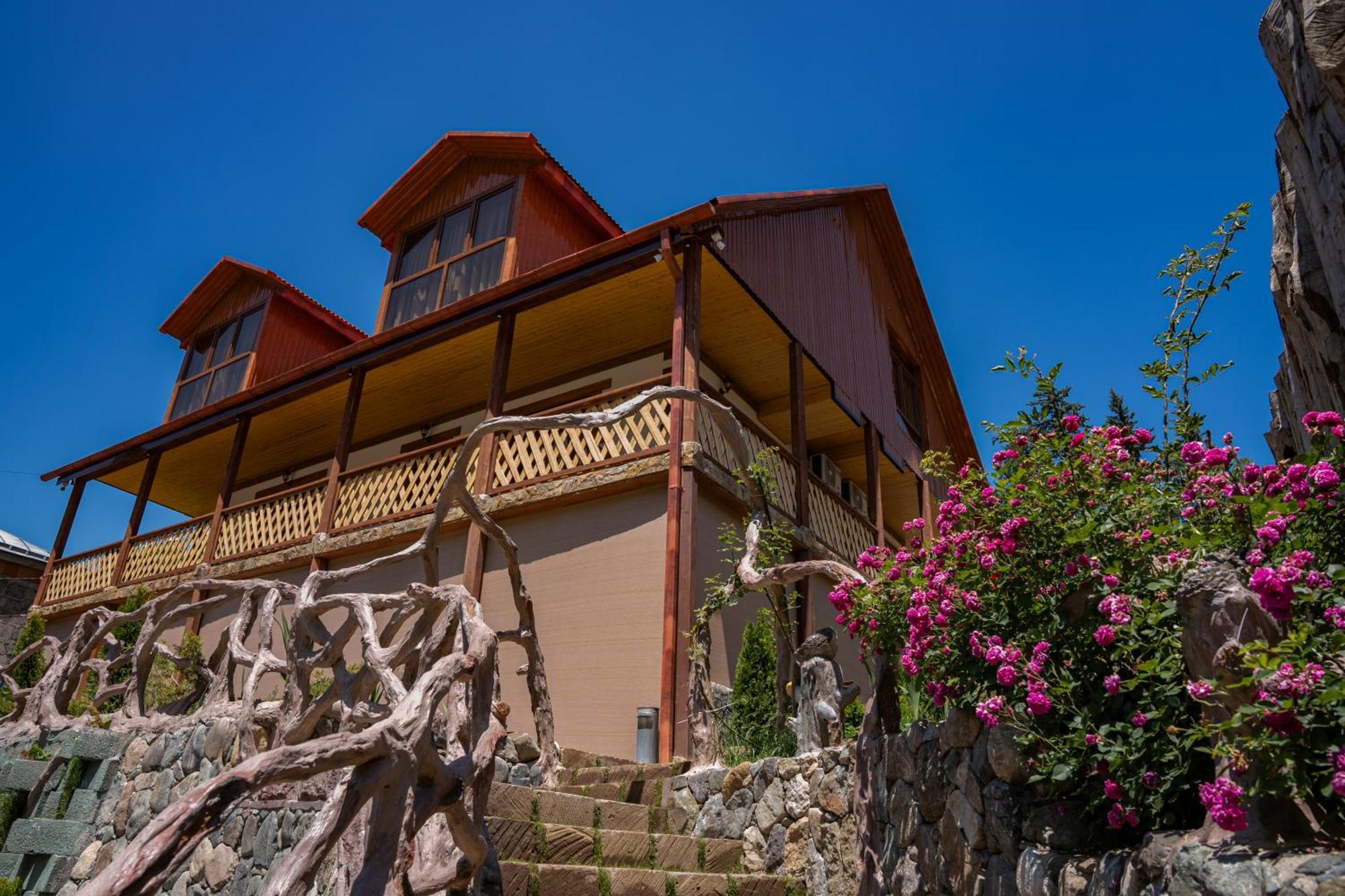 Maru House Hotel Dilijan Exterior photo